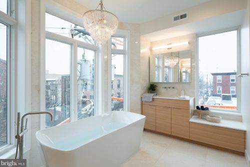 516 21 St, Philadelphia PA 19130-1401 exterior