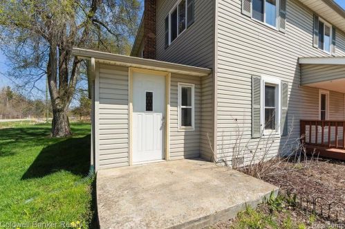 1787 Sashabaw Rd, Brandon MI  48462-9163 exterior