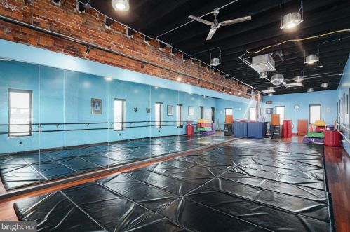 2337 13 St, Philadelphia PA 19123-0024 exterior