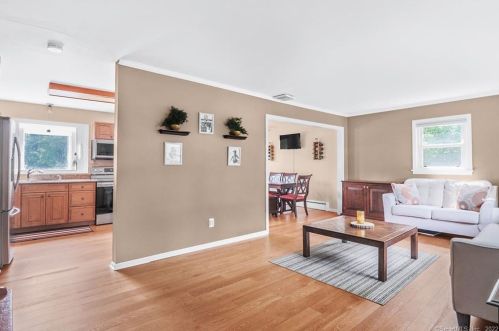 8 Forbell Dr, Norwalk CT 06850-1424 exterior