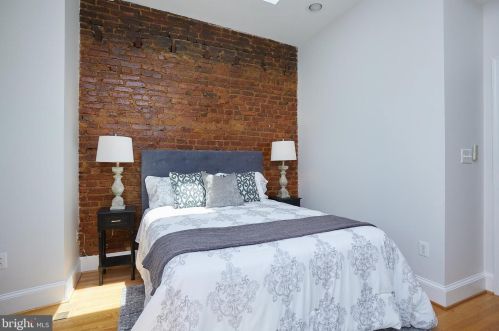 221 E St, Washington DC  20002-7700 exterior