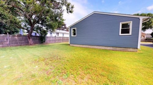 72 Allendale Ave, Providence RI  02911-3104 exterior