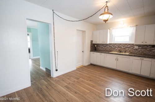 816 Spring St, Sylvan Beach MI 49461-1071 exterior