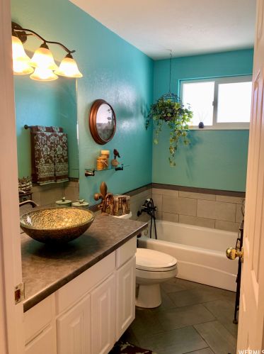 8672 Aspen Way, Sandy UT 84093-1827 exterior