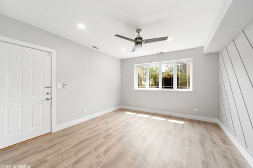 6042 63rd St, Chicago, IL 60638-4342