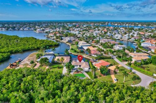 2120 Sandpiper St, Naples FL 34102-1505 exterior