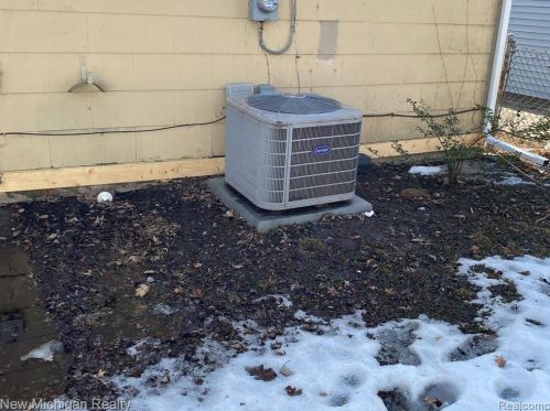 20232 Annapolis St, Dearborn Heights MI  48125-3004 exterior