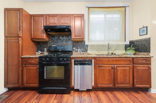 8118 Wolcott Ave, Chicago IL 60620-5330 exterior