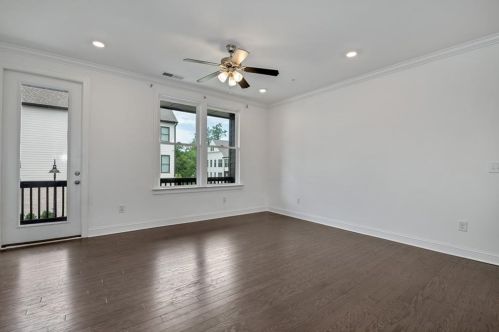 6562 Beacon Dr, Atlanta GA 30328-4204 exterior