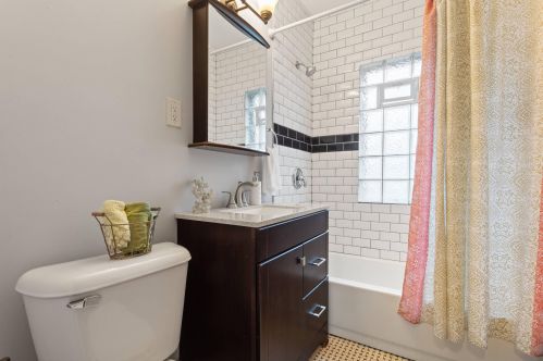 4282 28, Milwaukee WI 53215-2202 exterior