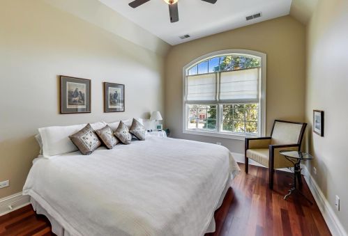 642 Euclid Ave, Elmhurst IL 60126-4338 exterior