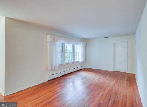 10 Clearview Ave, Trenton NJ 08619-1217 exterior