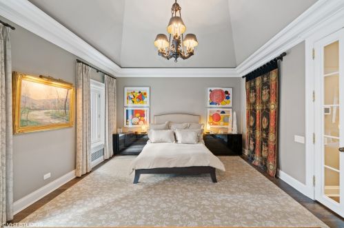 1521 State Pkwy, Chicago IL 60610-1613 exterior