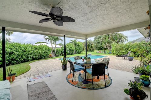 23 Las Flores, Boynton Beach FL 33426-8808 exterior