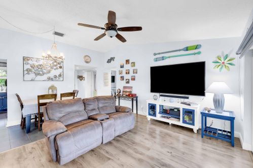 28 Camden Ln, Boynton Beach FL 33426-7704 exterior