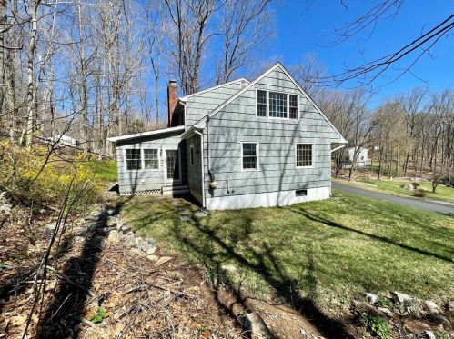 25 Longview Dr, Ridgefield CT 06877-3514 exterior