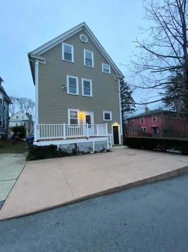 27 President Ave, Providence RI  02906-3315 exterior