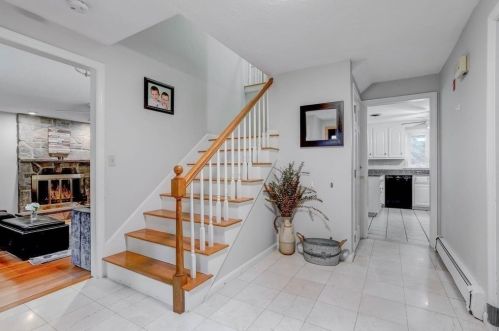 56 Granite St, Walpole, MA 02081-1628
