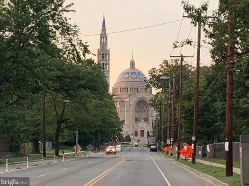 330 Rhode Island Ave, Washington DC  20001-1827 exterior