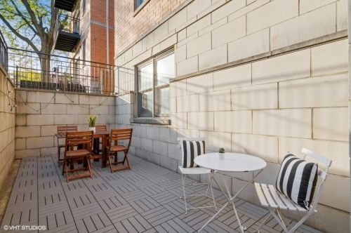 3752 Leland Ave, Chicago IL  60625-6377 exterior