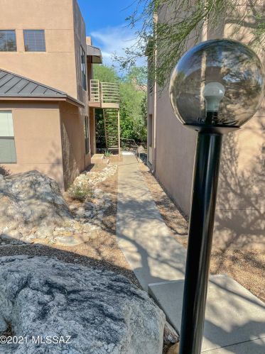 6655 Canyon Crest Dr, Tucson AZ  10161-0937 exterior