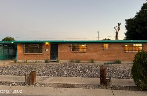 233 Radburn St, Tucson, AZ 85704-5736