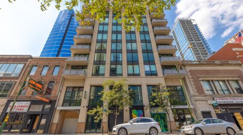 744 Clark St, Chicago IL  60654-2525 exterior