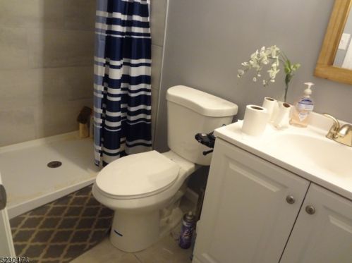 104 Schuyler Dr, Edison NJ  08817-3560 exterior