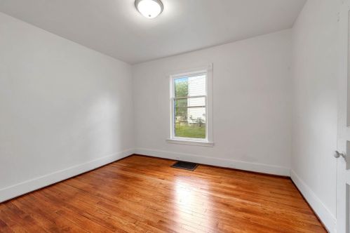 1560 Wealthy St, Grand Rapids MI 49506-2748 exterior