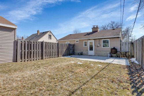 6252 Bennett Ave, Milwaukee WI  53219-4117 exterior