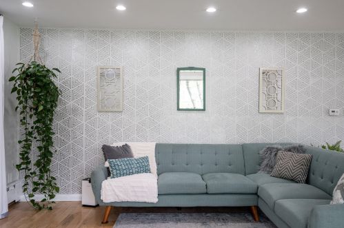 8934 Seneca Rd, Milwaukee WI 53217-2331 exterior