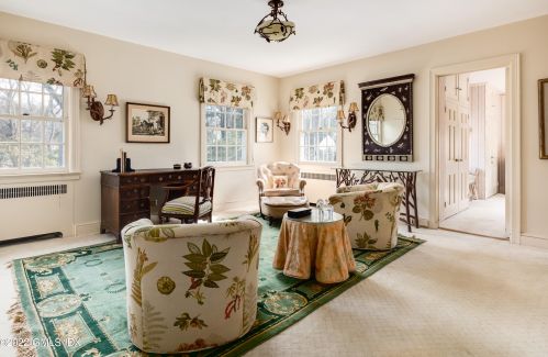 530 Round Hl Rd, Greenwich CT 06831-2653 exterior