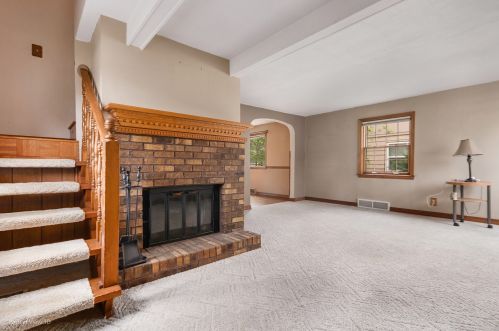 932 Wicker St, Bull Valley IL 60098-2356 exterior