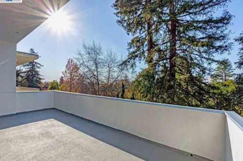 2614 Warring St, Berkeley CA 94704-3453 exterior