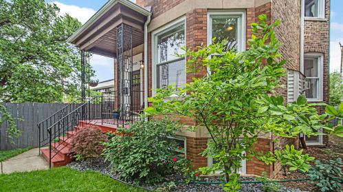 3935 Drake Ave, Chicago IL 60618-2219 exterior