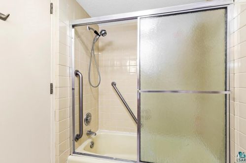 808 Arrowhead Rd, Duluth MN 55811-2207 exterior