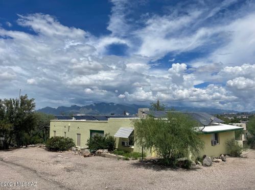 250 Hill Side Dr, Tucson, AZ 85745
