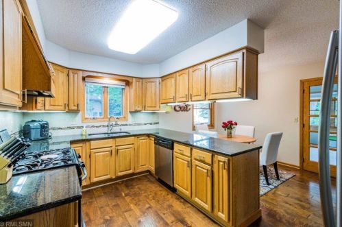 2224 Ariel St, Saint Paul MN 55109-2852 exterior