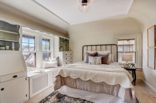 5347 Berkeley Blvd, Milwaukee WI 53217-5138 exterior