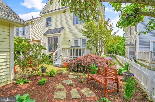 213 Creek Valley Ln, Rockville MD  20850-5603 exterior