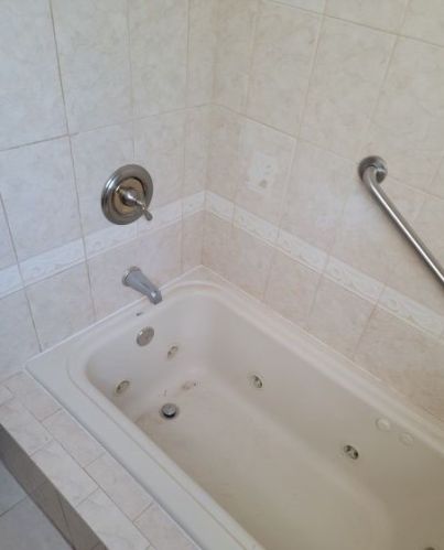 9838 Bensley Ave, Chicago IL 60617-6129 exterior