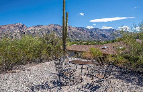 5860 Swan Rd, Tucson AZ 85718-5433 exterior