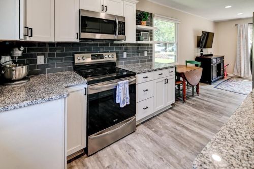 1022 Blaine Dr, Madison, WI 53704-1904