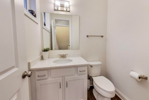 6082 Sauganash Ave, Chicago IL 60646 exterior