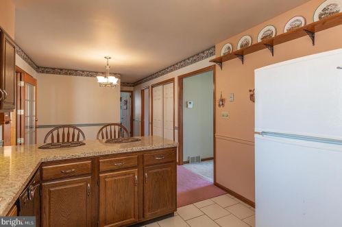 140 Longfellow Dr, Lancaster PA 17602-4048 exterior