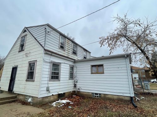 2926 Bobolink Ave, Milwaukee WI  53209-4248 exterior