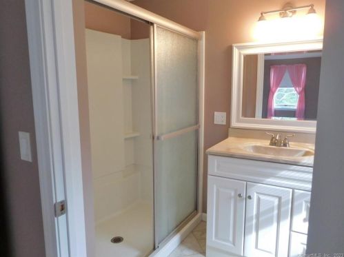 2 Somers Rd, Enfield CT 06082-3226 exterior