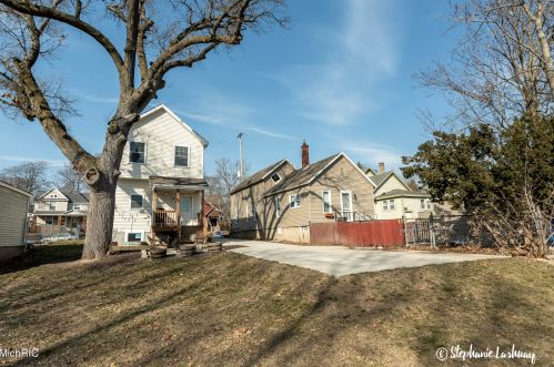 836 Sigsbee St, Grand Rapids MI 49506-2539 exterior