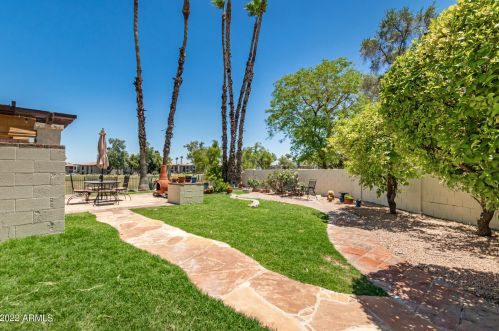 8665 51st St, Phoenix, AZ 85044-5716