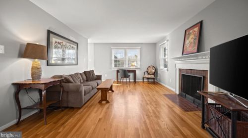 5610 Buckingham Palace Ct, Alexandria VA 22315-4120 exterior